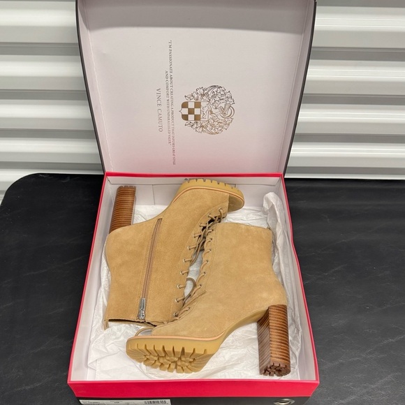 VINCE CAMUTO HEMMY BOOTIES NEW - Picture 1 of 3